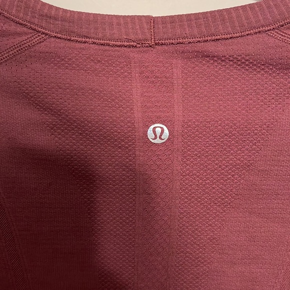 Lululemon Swift Stride Tight fit Workout Shirt…Size 8 - Picture 2 of 6